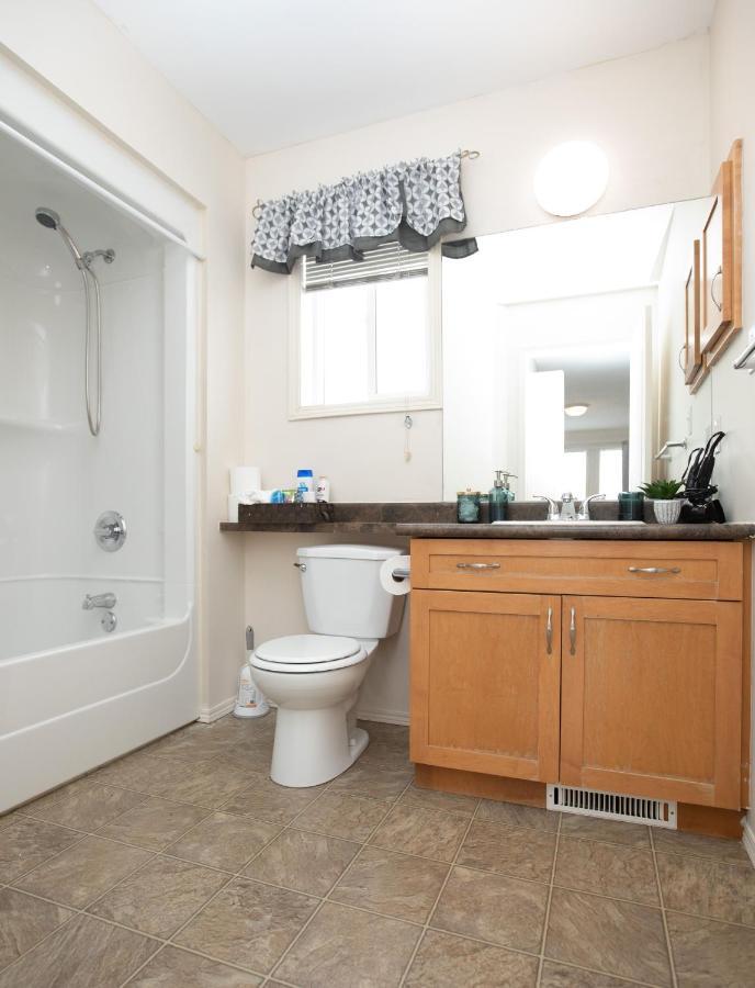Elegant 6 Bedroom House Near U Of Manitoba 위니펙 외부 사진