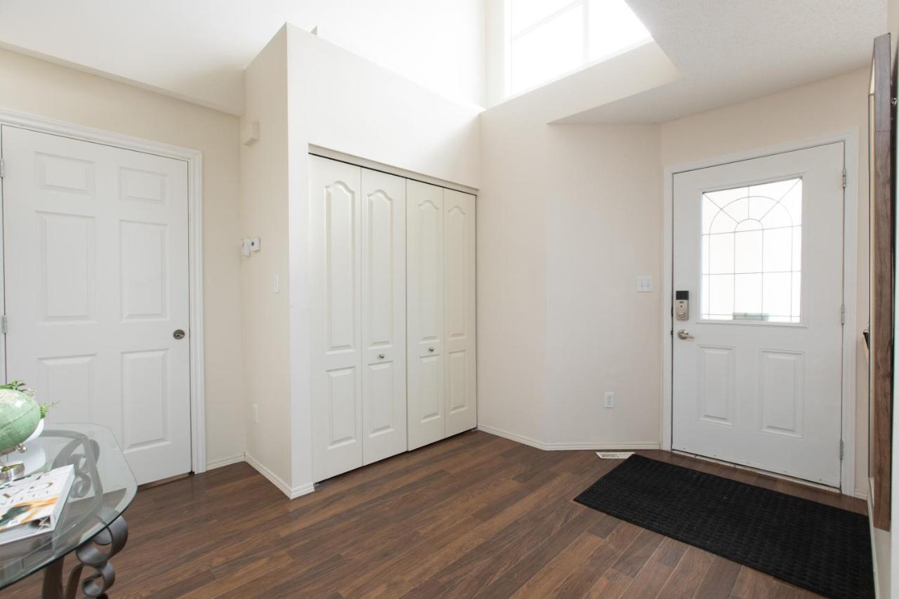 Elegant 6 Bedroom House Near U Of Manitoba 위니펙 외부 사진